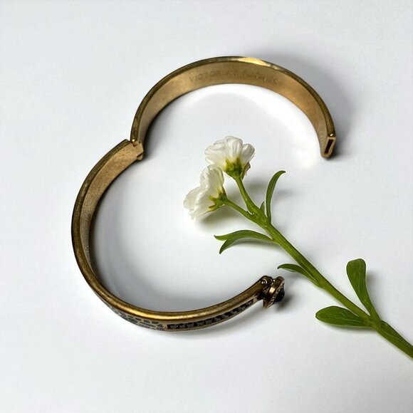 Victoria's Secret Hinged Gold Bangle With Green Botanical Design 2.5" Diameter - Picture 4 of 6